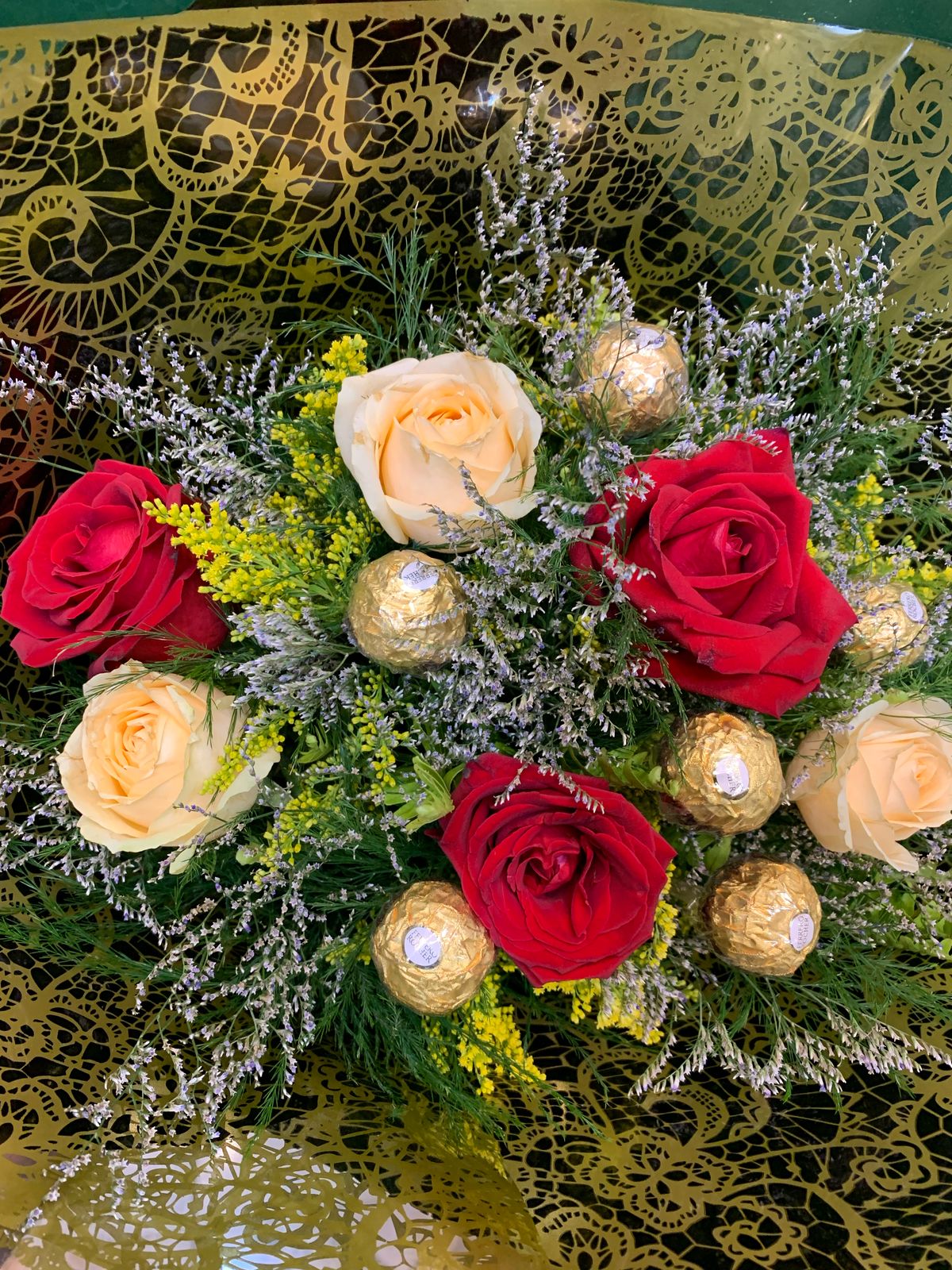 Buquê de Rosas Vermelhas com Chocolate