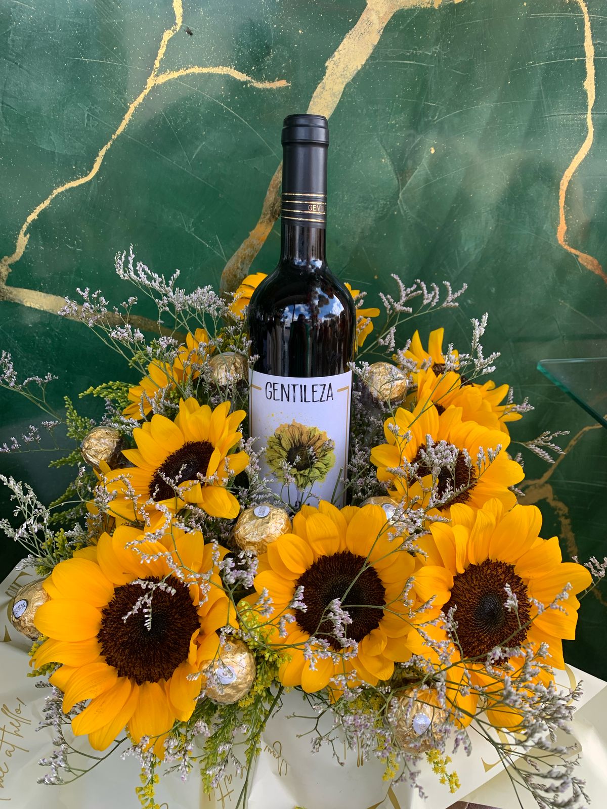 Caixa Box de Girassóis com Chocolate e Vinho
